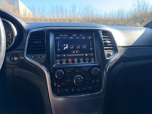 Used 2018 Jeep Grand Cherokee Altitude image 27