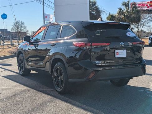 Used 2023 Toyota Highlander LE image 5