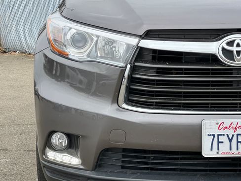 Used 2014 Toyota Highlander Limited AWD/4WD image 16
