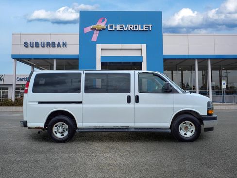 Used 2017 Chevrolet Express 3500 LT w/ LT Preferred Equipment Group RWD image 4