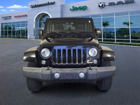 Used 2015 Jeep Wrangler Unlimited Sahara image 2