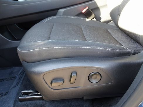 Used 2025 Chevrolet Traverse LT image 19