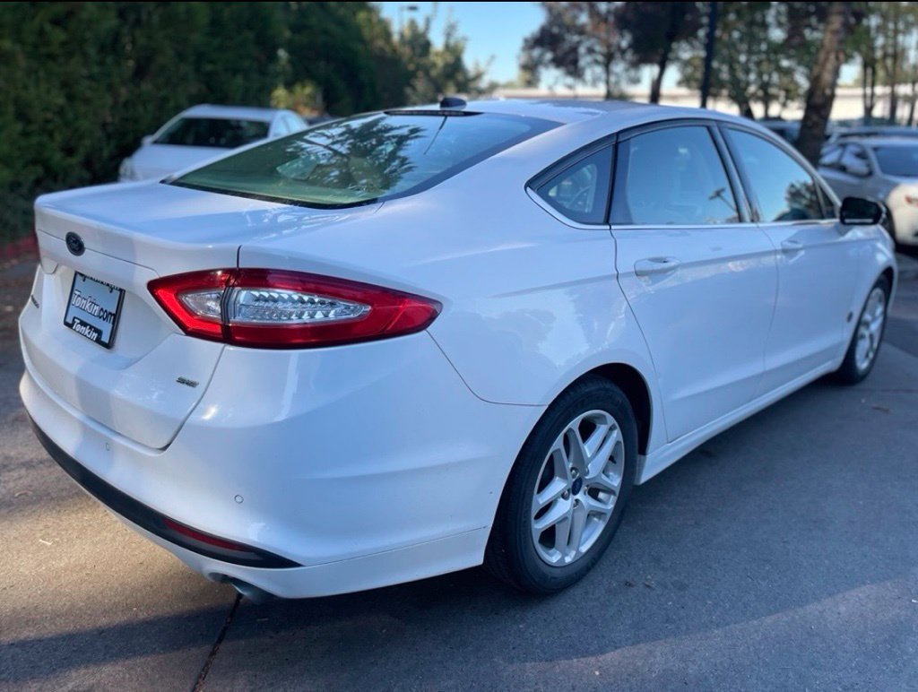 Used 2016 Ford Fusion SE FWD image 4