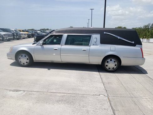 Used 2011 Cadillac DTS Hearse FWD image 4