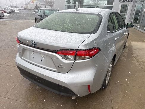 Used 2025 Toyota Corolla LE w/ LE Premium Package image 7