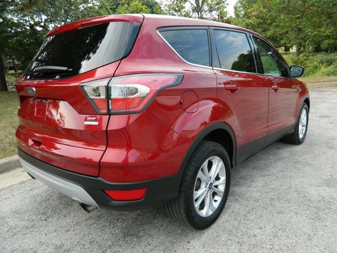 Used 2017 Ford Escape SE image 7