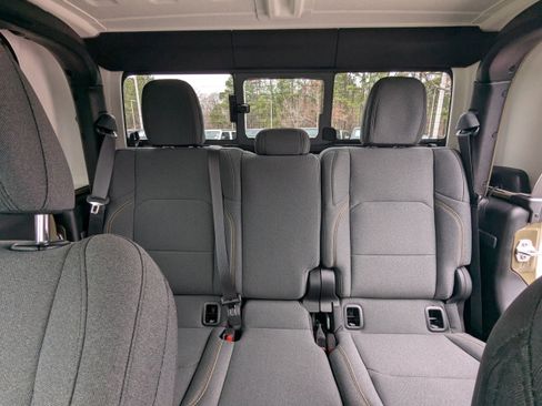 Certified 2025 Jeep Gladiator Sport image 10