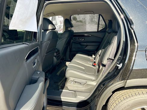 Used 2025 Honda Pilot EX-L image 6