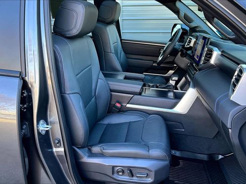 Certified 2025 Toyota Sequoia Platinum image 7