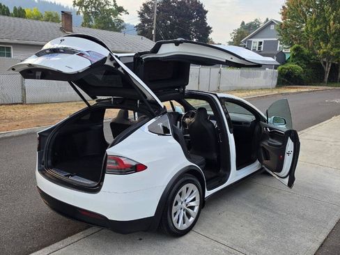 Used 2017 Tesla Model X 75D AWD/4WD image 12