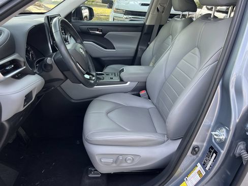 Used 2021 Toyota Highlander XLE FWD image 8