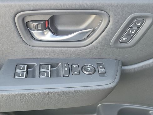 Used 2024 Honda Pilot EX-L image 17