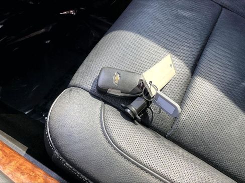 Used 2017 Chevrolet Suburban Premier image 10