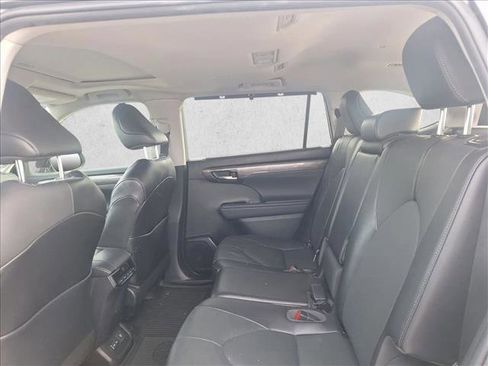 Used 2022 Toyota Highlander Limited image 15