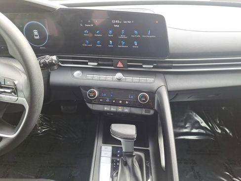 Used 2024 Hyundai Elantra SEL image 11