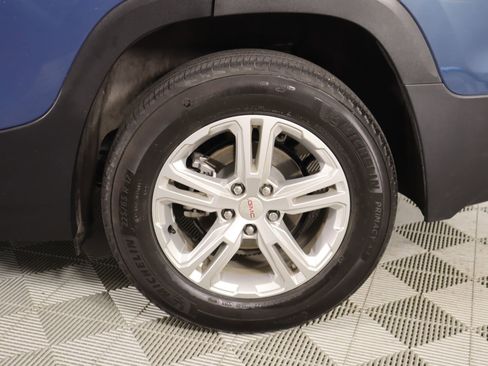 Used 2024 GMC Terrain SLE w/ Driver Convenience Package image 17