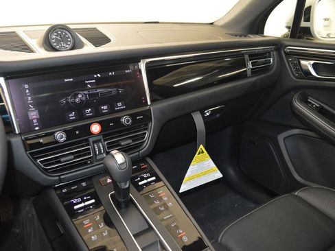 New 2026 Porsche Macan image 25