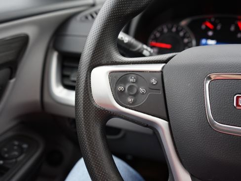 Used 2022 GMC Terrain SLE w/ Driver Convenience Package image 13