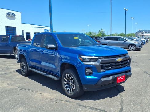 Used 2024 Chevrolet Colorado LT w/ LT Convenience Package III AWD/4WD image 8