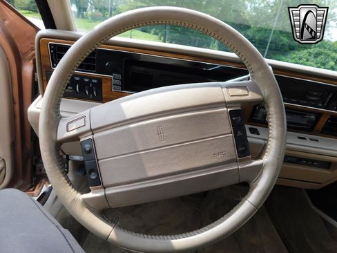 Used 1992 Lincoln Continental Executive image 22