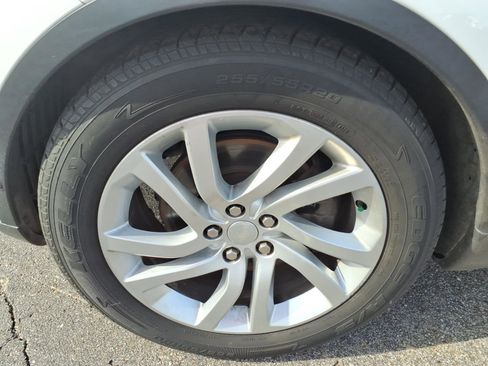 Used 2018 Land Rover Discovery HSE AWD/4WD image 9