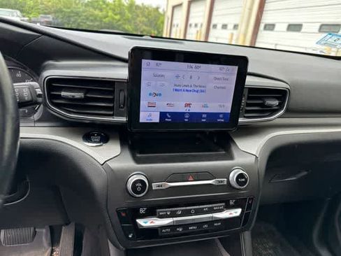 Used 2020 Ford Explorer XLT w/ Equipment Group 202A AWD/4WD image 9