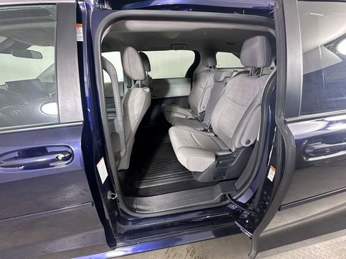Used 2024 Toyota Sienna LE AWD/4WD image 15