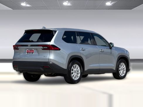 Used 2025 Toyota Grand Highlander FWD image 3