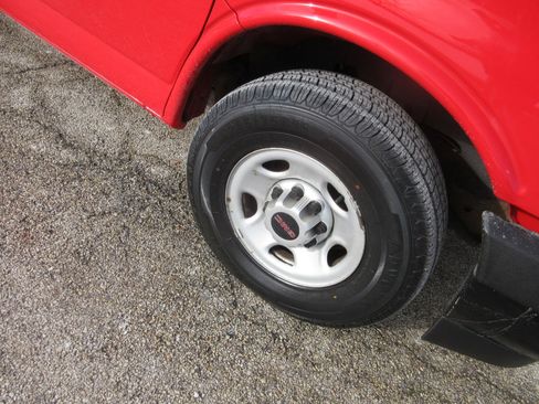 Used 2017 GMC Savana 3500 image 18