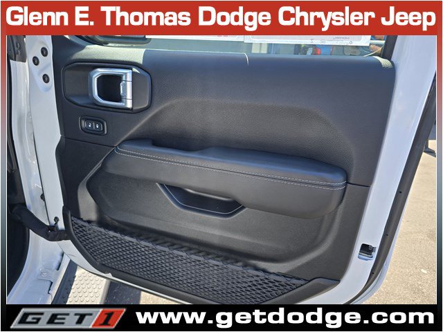 Used 2023 Jeep Wrangler Unlimited Sahara w/ Cold Weather Group AWD/4WD image 38
