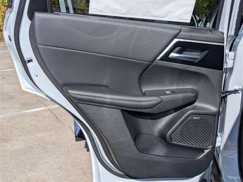 New 2025 Mitsubishi Outlander SE image 21