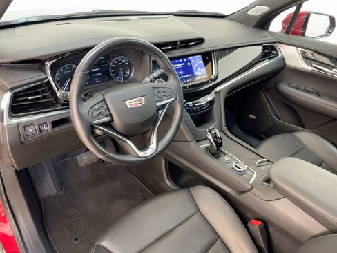Certified 2025 Cadillac XT6 Premium Luxury image 4