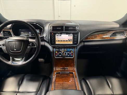 Used 2019 Lincoln Continental Premiere image 18