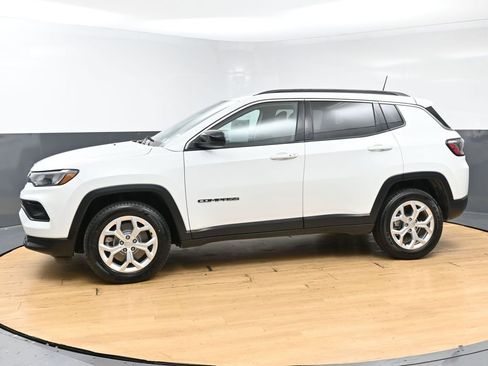 Used 2024 Jeep Compass Latitude AWD/4WD image 6