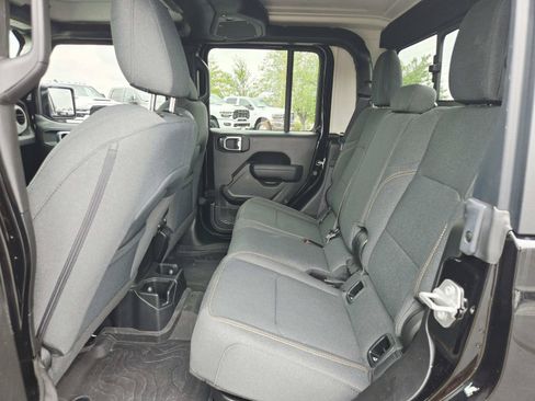 Used 2024 Jeep Gladiator Sport AWD/4WD image 13
