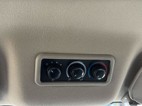 Certified 2025 Chevrolet Express 3500 LT w/ LT Preferred Equipment Group RWD image 26