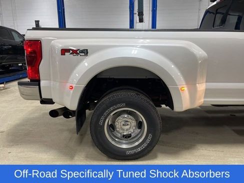 Used 2018 Ford F350 Lariat w/ Lariat Ultimate Package image 19