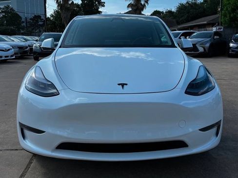 Used 2024 Tesla Model Y 2WD image 2