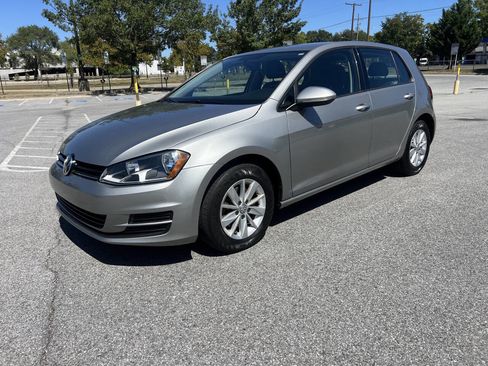 Used 2015 Volkswagen Golf SE image 2