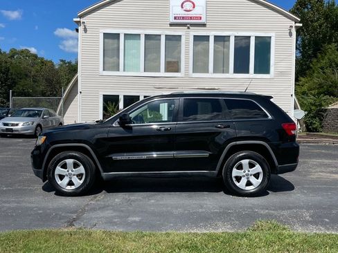 Used 2011 Jeep Grand Cherokee Laredo AWD/4WD image 2