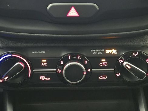 Used 2020 Kia Soul LX FWD image 19