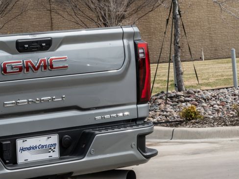 Used 2024 GMC Sierra 2500 Denali w/ Denali Reserve Package image 8