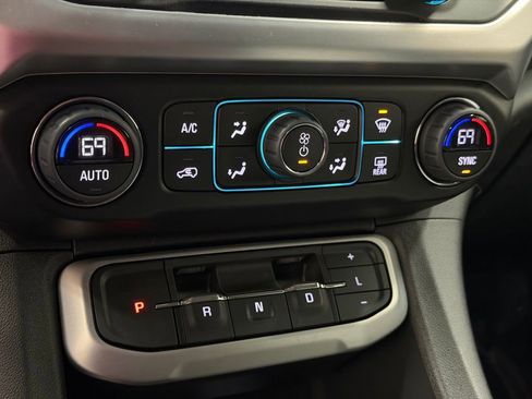 Certified 2023 GMC Acadia SLE w/ Driver Convenience Package image 32