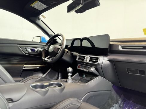 Used 2025 Ford Mustang GT Premium image 9