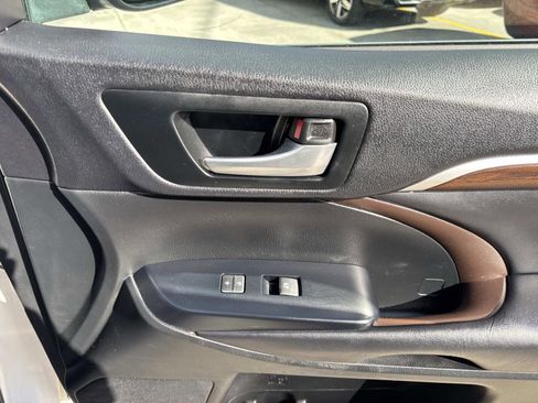 Used 2016 Toyota Highlander Limited image 14