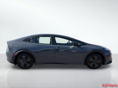 New 2026 Toyota Prius Plug-In Hybrid FWD image 8