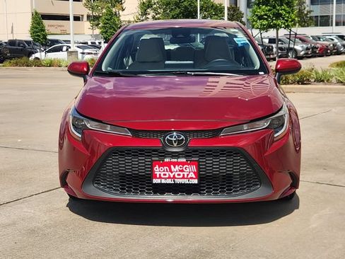 Used 2022 Toyota Corolla LE FWD image 2