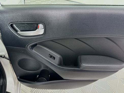 Used 2017 Kia Forte LX image 25