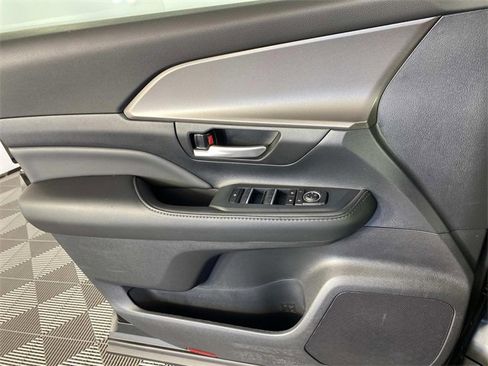 Used 2024 Toyota Grand Highlander XLE image 25