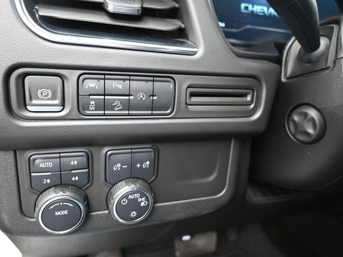 Used 2023 Chevrolet Suburban Premier AWD/4WD image 14